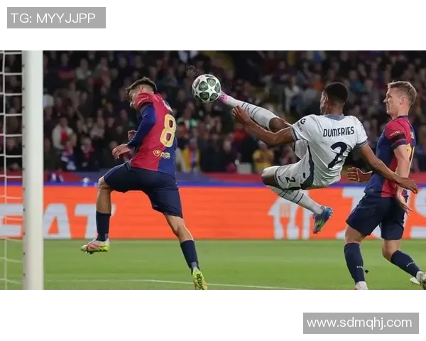 开车送足球明星入场的精彩瞬间与背后的故事揭秘