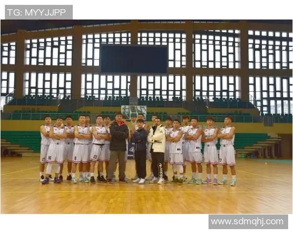 广州篮球队与重庆篮球队赛后分析个人能力对比与表现总结